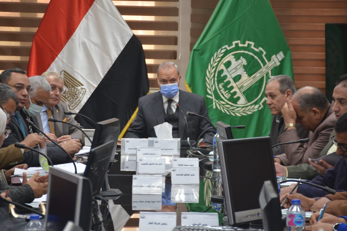 محافظ القليوبية يعقد اجتماعا لحل مشكلات المستثمرين بالمناطق الصناعية محافظ القليوبية يعقد اجتماعا لحل مشكلات المستثمرين بالمناطق الصناعية