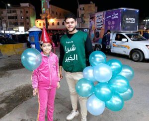 "شبرا الخير" توزع هدايا الكريسماس في شوارع شبرا الخيمة