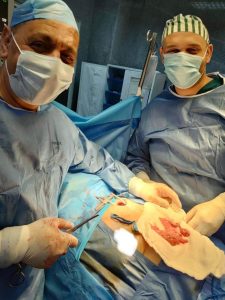 إنقاذ حياة طفل شرق في حبة ذرة وسيدة شرقت في فحل بصل ببنها الجامعي