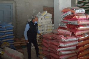 محافظ القليوبية يشن حملة مفاجئة على مخازن تُجار الجملة ويضبط 17 طن أرز بغرض احتكارها