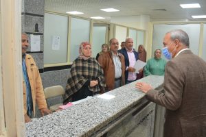 محافظ القليوبية يتفقد إدارات الديوان العام لتقديم التهنئة للموظفين بمناسبة العام الميلادى الجديد