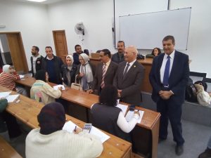 رئيس جامعة بنها يتفقد الامتحانات بالجامعة الأهلية بمقر الجامعة بمدينة العبور