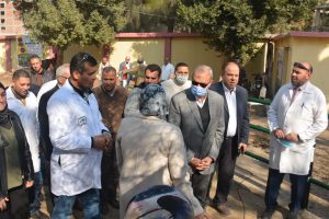 محافظ القليوبية يتفقد القافلة الطبية لتحصين الماشية بقرية شبلنجة ببنها - صور