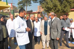 محافظ القليوبية يتفقد القافلة الطبية لتحصين الماشية بقرية شبلنجة ببنها - صور