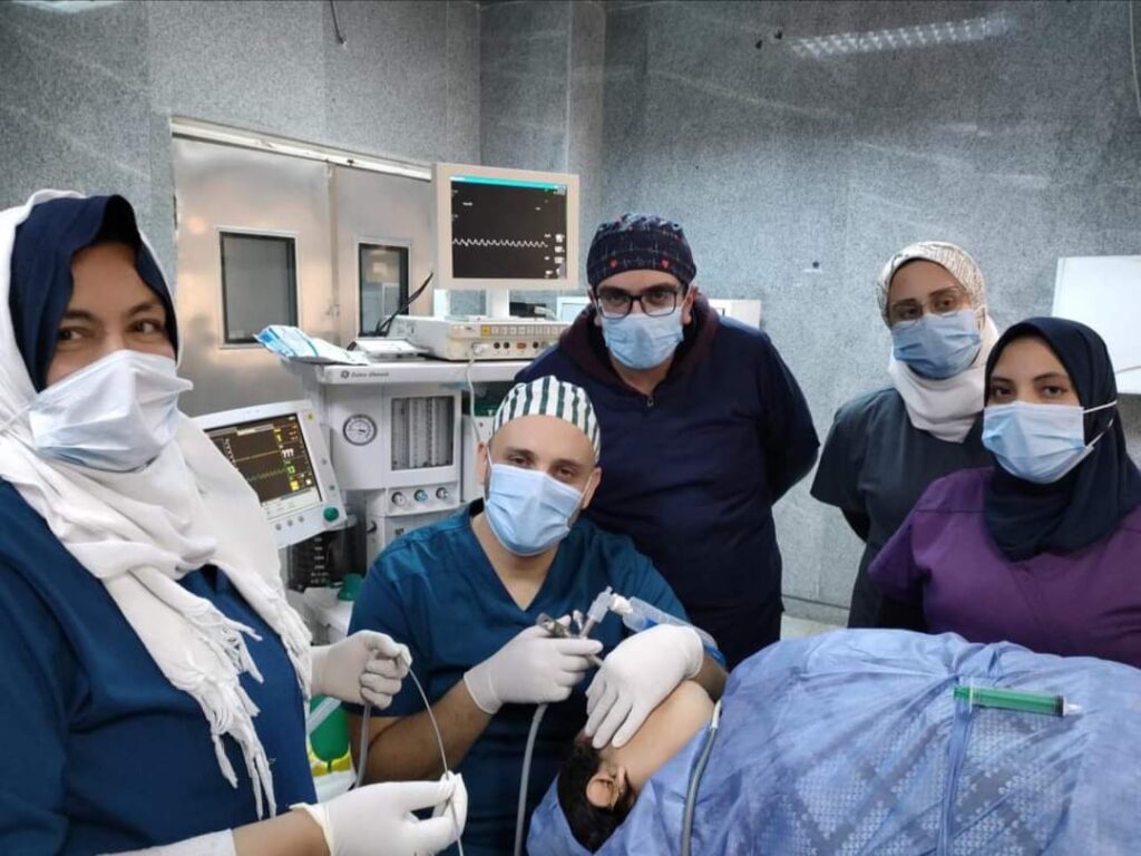 إنقاذ حياة طفل شرق في حبة ذرة وسيدة شرقت في فحل بصل ببنها الجامعي