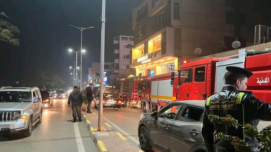 ندب المعمل الجنائي لفحص أسباب حريق مطعم شهير ببنها
