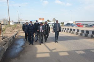 محافظ القليوبية: رفع 300 طن تراكمات وردش مباني على جانبي الطريق بمدينة بنها