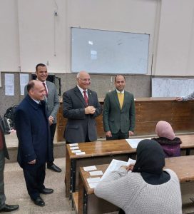 رئيس جامعة بنها يتفقد الامتحانات بكليات التربية الرياضية والعلاج الطبيعي والتربية