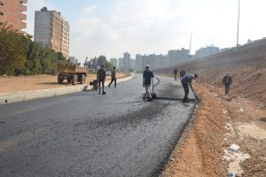محافظ القليوبية يتفقد أعمال الرصف النهائية لنزلة الزراعي - صور