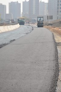 محافظ القليوبية يتفقد أعمال الرصف النهائية لنزلة الزراعي - صور