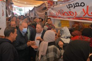 بعد تلقيه شكاوى .. محافظ القليوبية يتفقد معرض أهلا رمضان بشبرا الخيمة