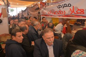 بعد تلقيه شكاوى .. محافظ القليوبية يتفقد معرض أهلا رمضان بشبرا الخيمة