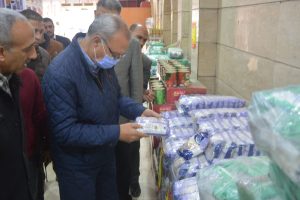 محافظ القليوبية يقود حملة لمتابعة الالتزام بأسعار بيع السلع