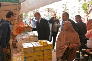 محافظ القليوبية يتفقد معرض «أهلاً رمضان» للاطمئنان على توافر السلع بمدينة بنها