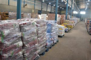 محافظ القليوبية يضبط مخزن بداخله 84 طن سلع غذائية بهدف احتكارها