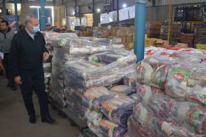 محافظ القليوبية يضبط مخزن بداخله 84 طن سلع غذائية بهدف احتكارها