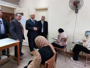 رئيس جامعة بنها يتفقد الامتحانات بكليتي الزراعة والطب البيطرى - صور