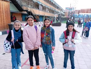 الامتحانات شكل تاني.. ابتسامه وتفاؤل طلاب شبان بنها قبيل دخول الامتحان 