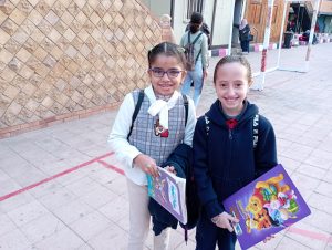 الامتحانات شكل تاني.. ابتسامه وتفاؤل طلاب شبان بنها قبيل دخول الامتحان 