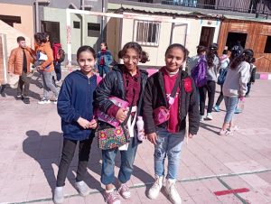 ابتسامة وتفاؤل.. طلاب الشبان يحتفلون بنهاية الامتحانات