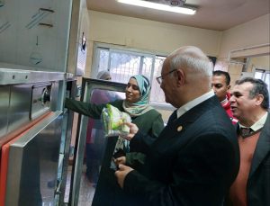 رئيس جامعة بنها يفاجئ المدينة الجامعية بمشتهر ويلتقي بالطالبات