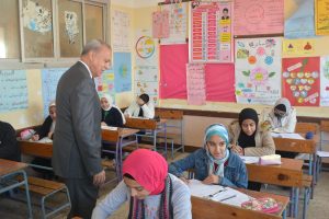 محافظ القليوبية يتفقد سير امتحانات الشهادة الإعدادية بمدارس بنها وكفر شكر