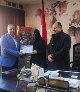 وكيل وزارة الشباب والرياضة بالقليوبية يكرم الممثل القانوني لهيئة الشبان العالمية ببنها