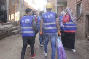 التحالف الوطني يغيير وجه الحياة بعزبة البنك في القليوبية اسقف منازل وبطاطين ووجبات