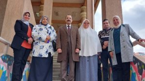 نائب رئيس جامعة بنها يفتتح معرض الملابس الخيرى لطلاب كلية التربية