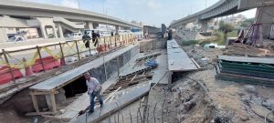 صور - استمرار أعمال ترميم وإصلاح كوبري الثلاجة على الطريق الزراعي