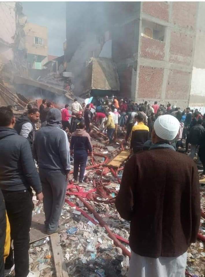3 وفيات و23 مصاب في انهيار عقارين بسبب انفجار انابيب البوتاجاز في دمنهور