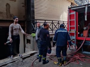 صور - السيطرة على حريق بورشة نجارة بشبرا الخيمة