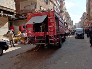 صور - السيطرة على حريق بورشة نجارة بشبرا الخيمة