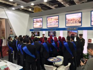 صور - طلاب جامعة بنها ينظمون زيارة لمعرض القاهرة الدولي للكتاب