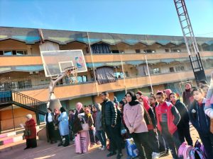 بالرغم من الطقس السئ.. انتظام الدراسة بشبان بنها