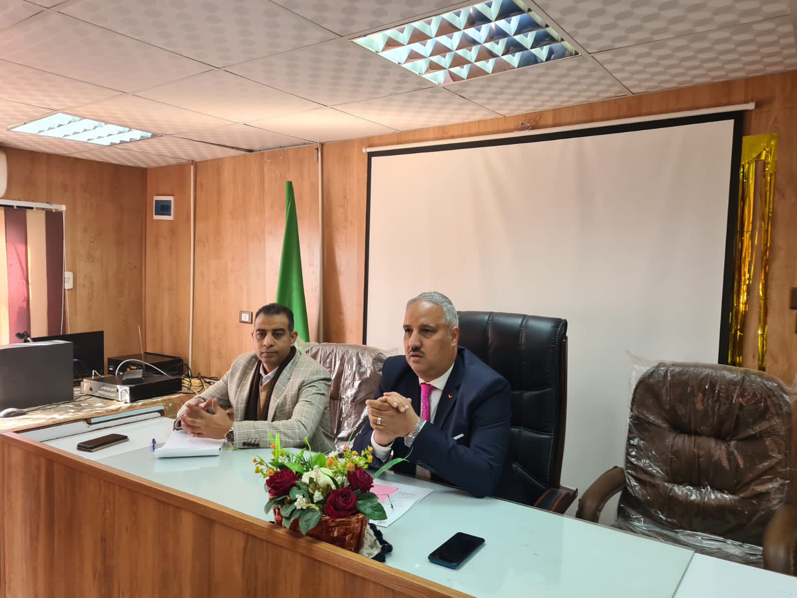 وكيل وزارة الشباب والرياضة بالقليوبية يجتمع مع مديري الإدارات لبحث مشاكل مراكز الشباب وكيل وزارة الشباب والرياضة بالقليوبية يجتمع مع مديري الإدارات لبحث مشاكل مراكز الشباب