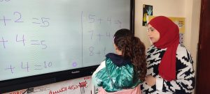 موجه اللغة الإنجليزية بشبان بنها يتابع سير للعملية التعليمية