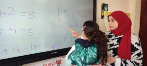 موجه اللغة الإنجليزية بشبان بنها يتابع سير للعملية التعليمية