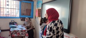 موجه اللغة الإنجليزية بشبان بنها يتابع سير للعملية التعليمية