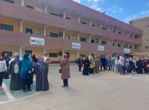 صور - تعليم القليوبية تجري تجربة إخلاء لبعض المدارس ببنها
