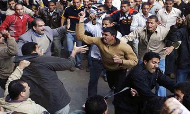 بسبب خلافات الجيرة .. إصابة 4 أشخاص في مشاجرة بين طرفين بكفر شكر