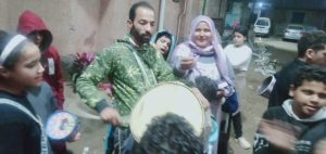 بحب أفرح الناس .. وفاء أول مسحراتيه في بنها - صور