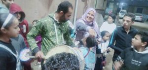 بحب أفرح الناس .. وفاء أول مسحراتيه في بنها - صور