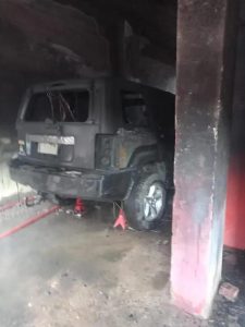 صور - اندلاع حريق بورشة يلتهم عدد من السيارات بالقليوبية