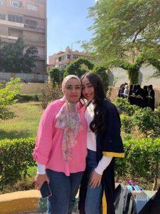 جثث في الصالة.. الصور الأولى للصيدلانية المتوفاة مع ابنتيها بطنطا