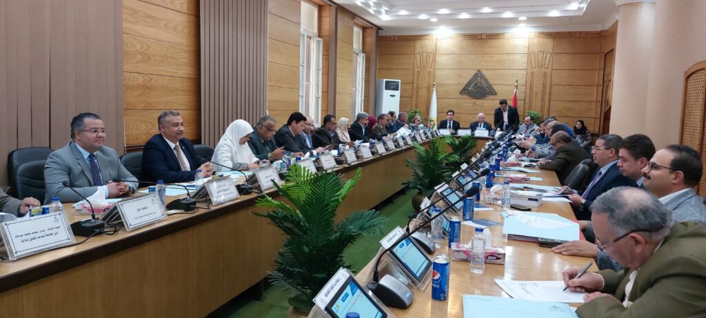 رئيس جامعة بنها يشيد بالبطولة الدولية الأولى لخماسي كرة القدم للطلاب الوافدين
