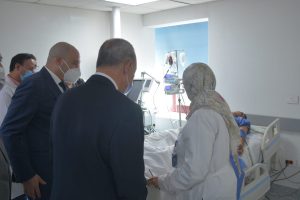 محافظ القليوبية يطمئن على حالتين بمعهد ناصر من مصابي حادث قطار قليوب
