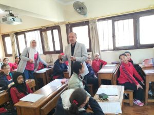مدير عام مدارس شبان بنها يتفقد طلاب المرحلة الابتدائية