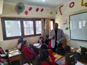 مدير عام مدارس شبان بنها يتفقد طلاب المرحلة الابتدائية