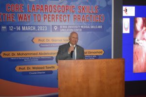 رئيس جامعة بنها يشهد ورشة عمل عن المناظير الجراحية النسائية